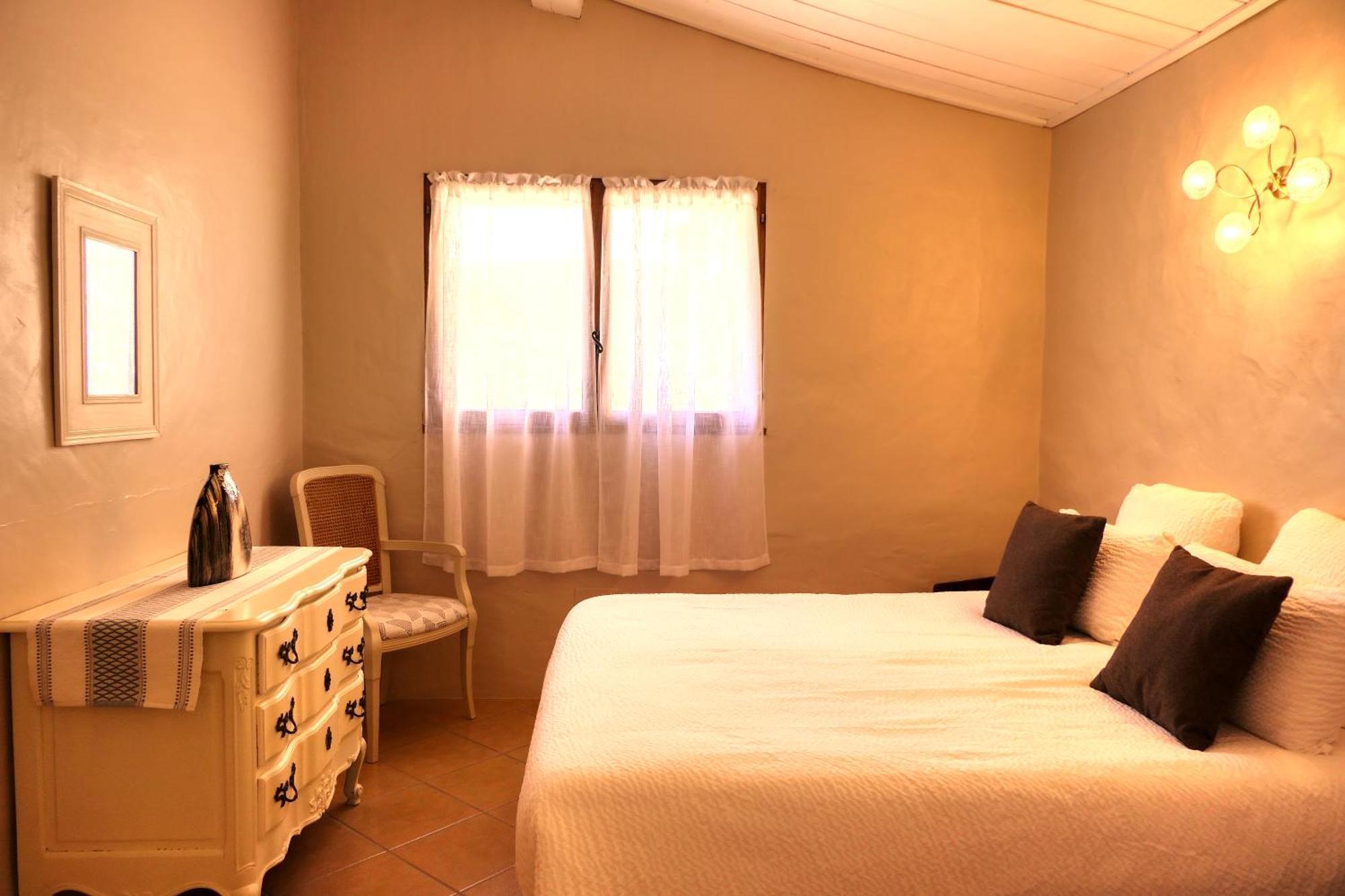 Le Hameau Fleur De Pierres , Chambre , Gite Et Table D'Hotes Murs  Exteriér fotografie