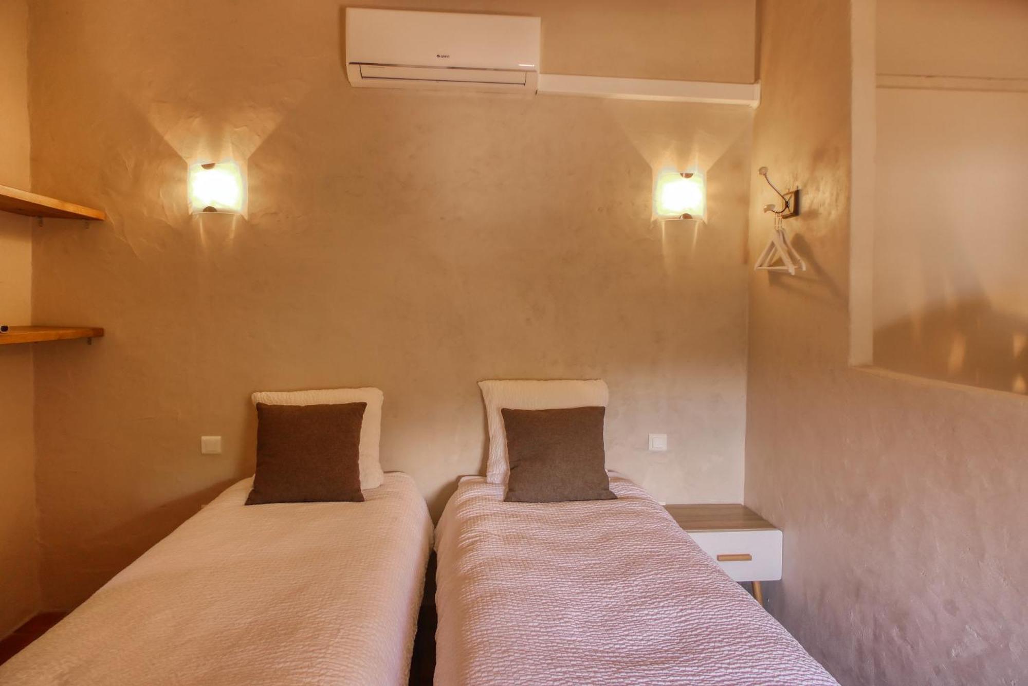 Le Hameau Fleur De Pierres , Chambre , Gite Et Table D'Hotes Murs  Exteriér fotografie