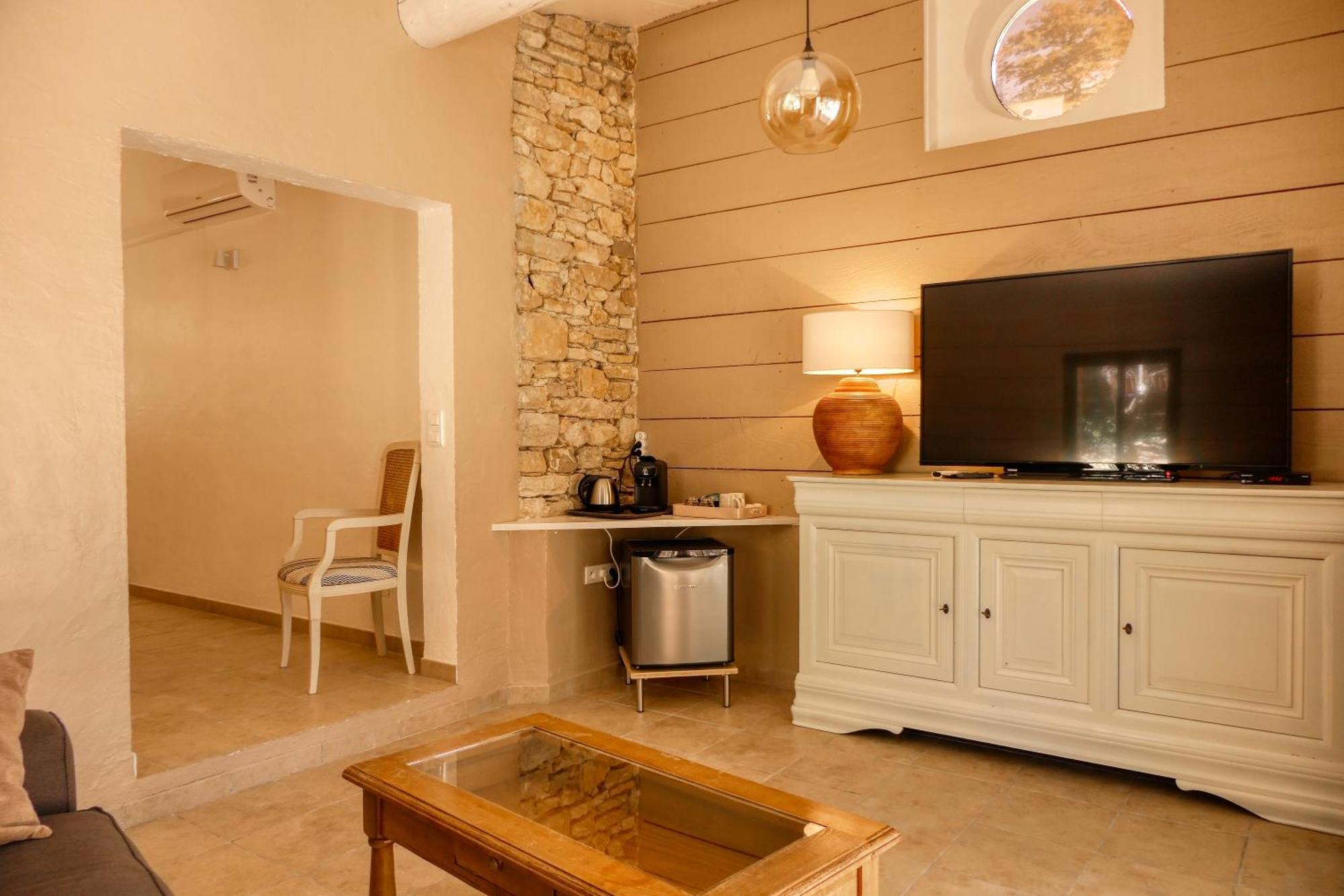 Le Hameau Fleur De Pierres , Chambre , Gite Et Table D'Hotes Murs  Exteriér fotografie
