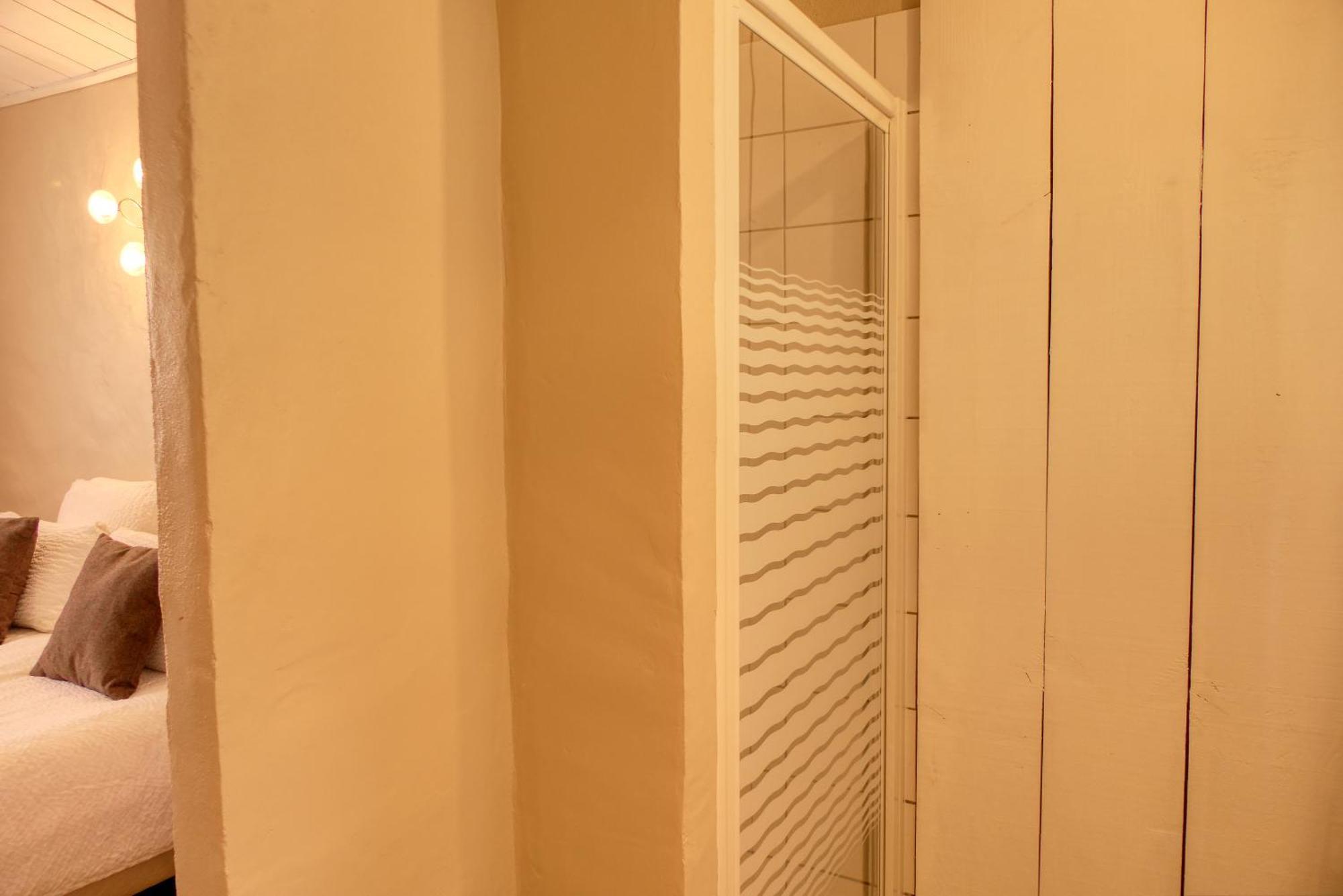 Le Hameau Fleur De Pierres , Chambre , Gite Et Table D'Hotes Murs  Exteriér fotografie