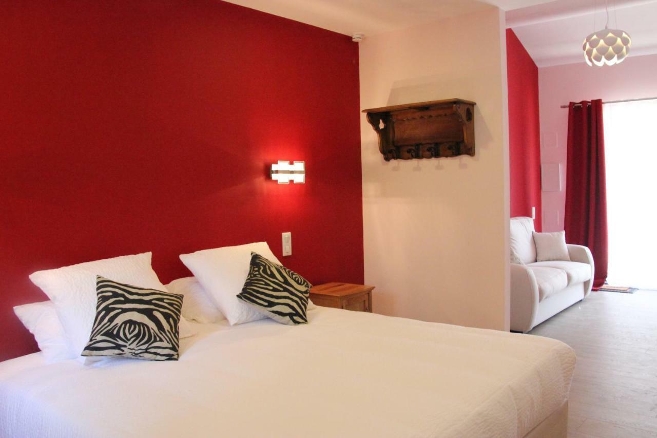 Le Hameau Fleur De Pierres , Chambre , Gite Et Table D'Hotes Murs  Exteriér fotografie
