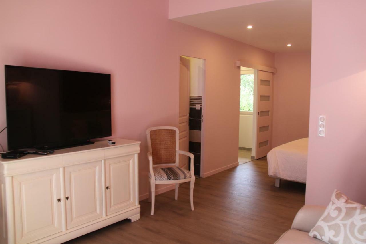 Le Hameau Fleur De Pierres , Chambre , Gite Et Table D'Hotes Murs  Exteriér fotografie